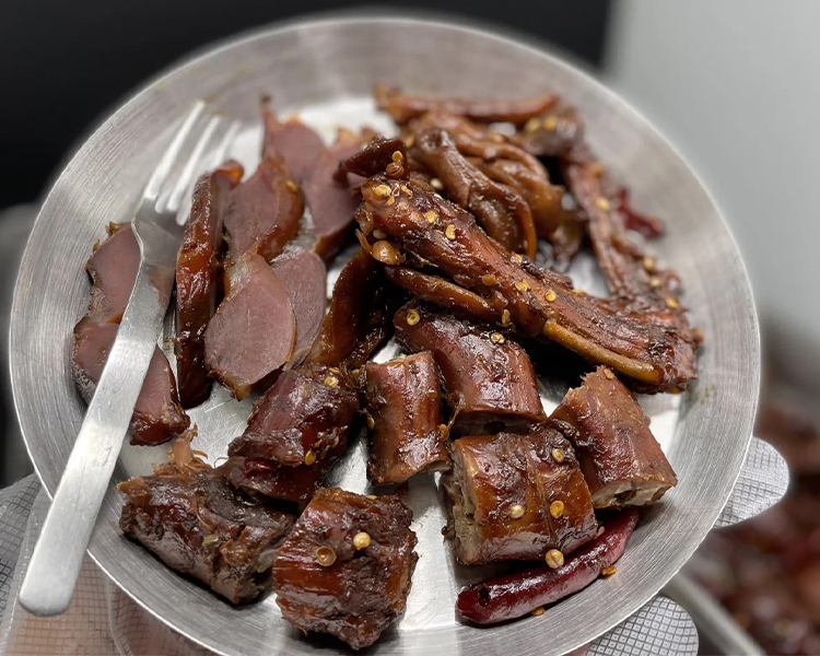 周黑鸭加盟费及加盟条件，开一间周黑鸭店加盟费多少钱呢